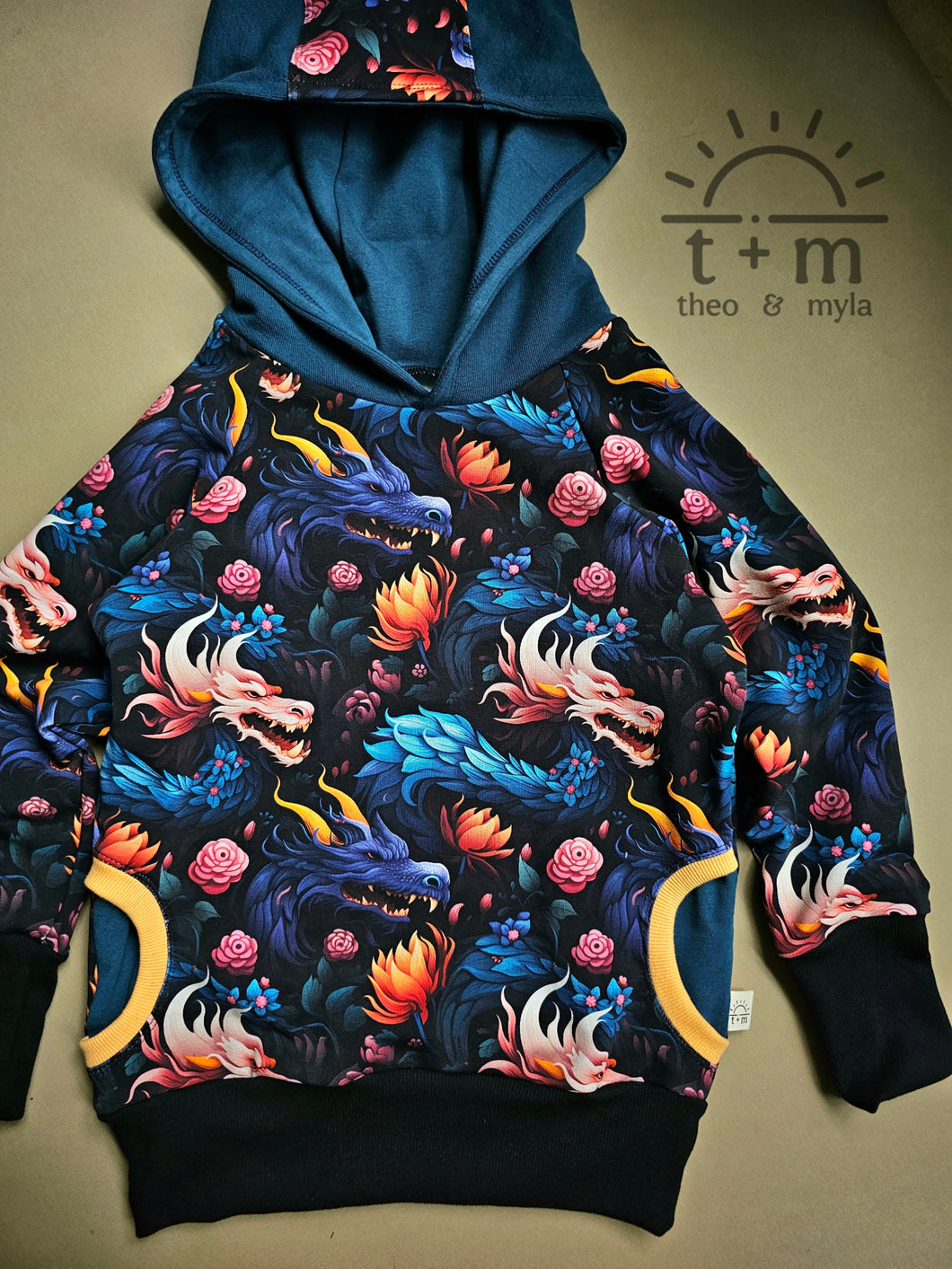 Dragons Grow-With-Me hoodie 5-7 Years